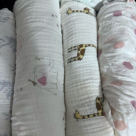 Aden +. Anais Baby Swaddle Blanket Set - White and Pink - Picture 2 of 5